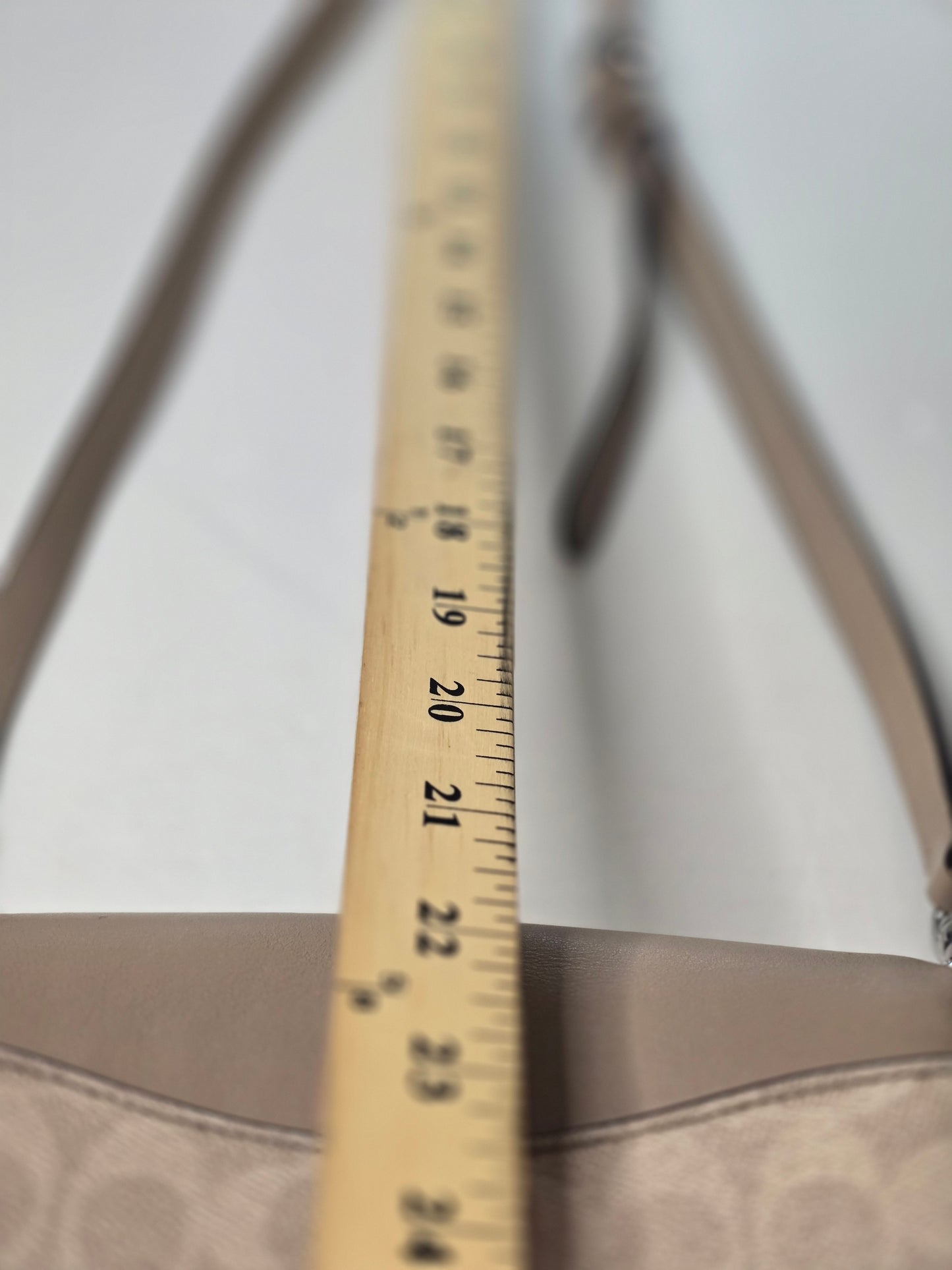 Coach Cassie Crossbody 19 Calfskin Leather Inside Outside Pockets Zippers