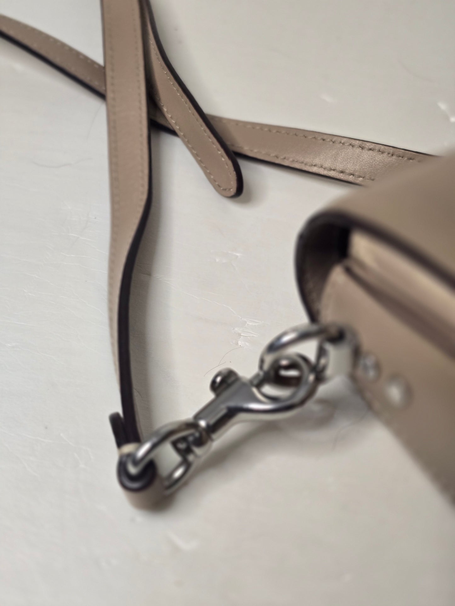 Coach Cassie Crossbody 19 Calfskin Leather Inside Outside Pockets Zippers