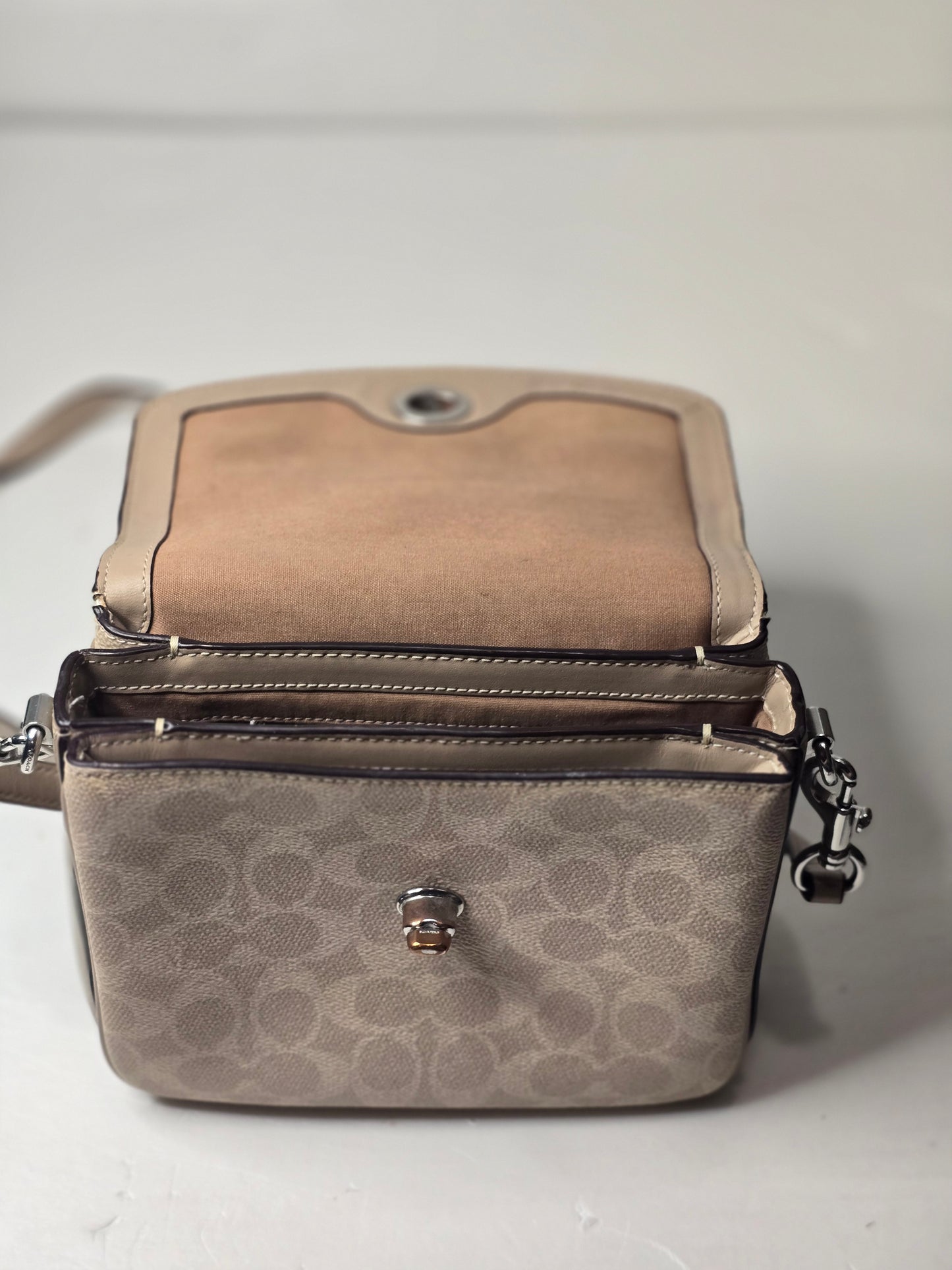 Coach Cassie Crossbody 19 Calfskin Leather Inside Outside Pockets Zippers