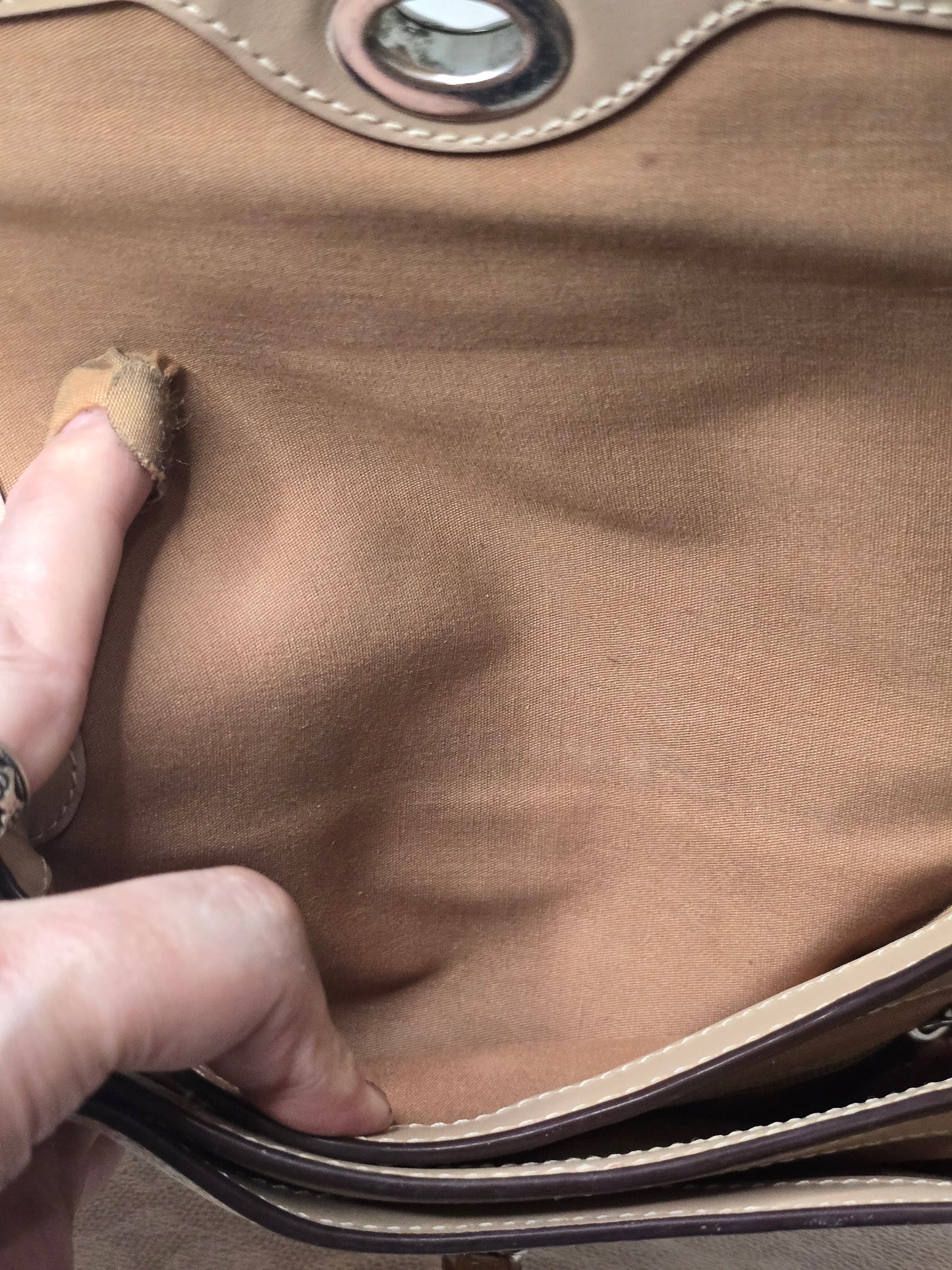 Coach Cassie Crossbody 19 Calfskin Leather Inside Outside Pockets Zippers