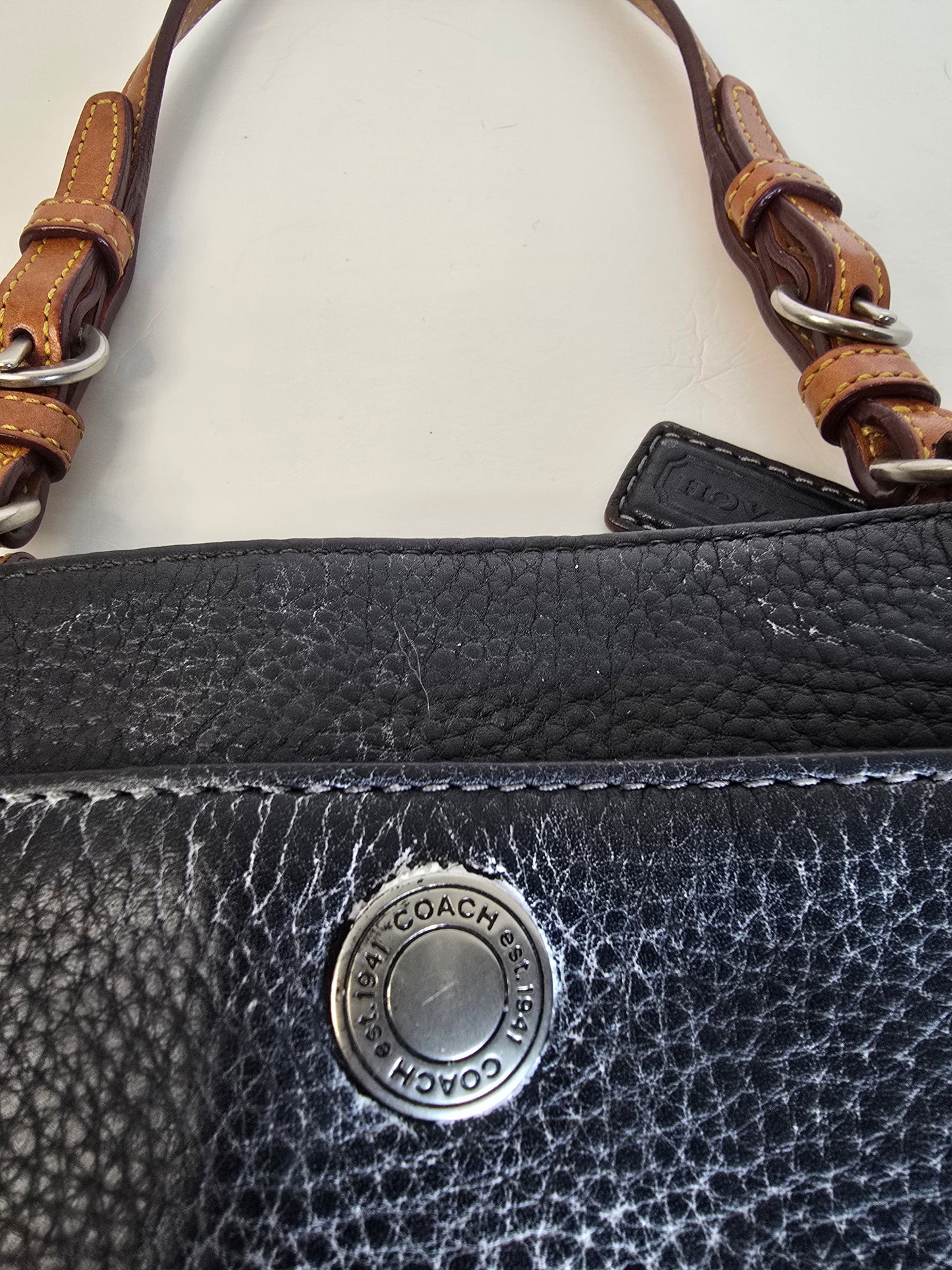 Coach Chelsea East West Black Pebbled Leather Tote Magnetic Inside Pockets Zip