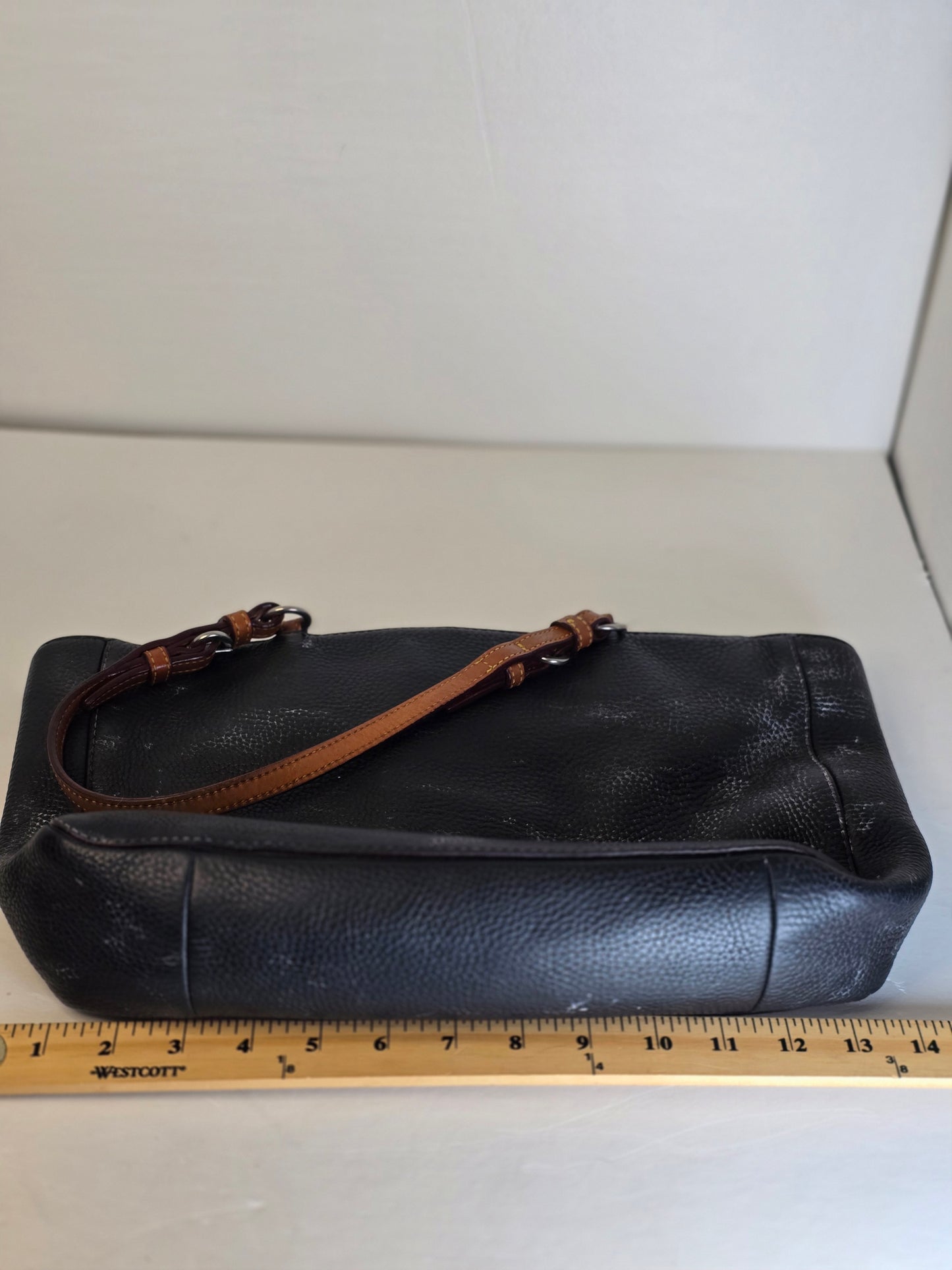 Coach Chelsea East West Black Pebbled Leather Tote Magnetic Inside Pockets Zip